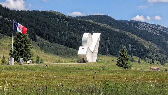 le-monument-national-a-la-resistance-du-plateau-des-glieres-archives-photo-le-dl-greg-yetchmeniza-1658756332-3945901174.jpg
